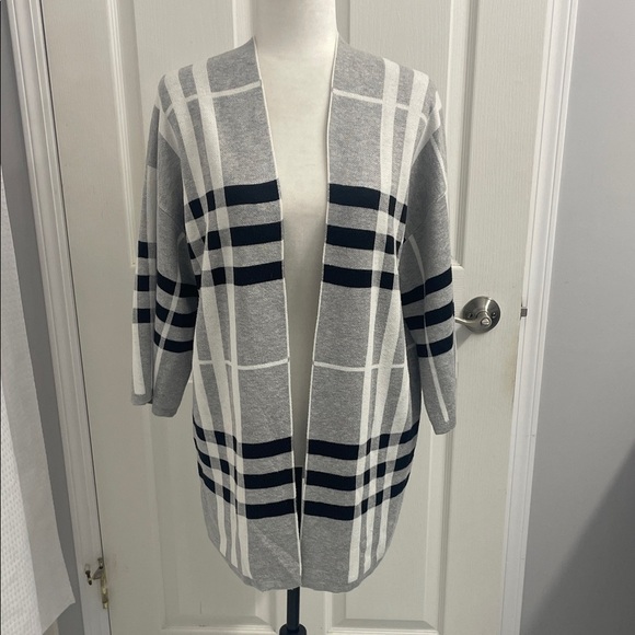 Grey and Black Plaid Women's Cardigan 3/4 wide sleeves Sz M - Picture 2 of 10